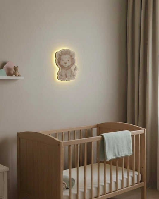 Houten dieren wandlamp gedetailleerd