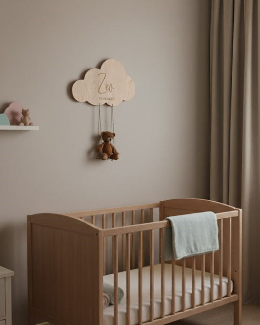 Wolk wandlamp gepersonaliseerd met beertje op schommel
