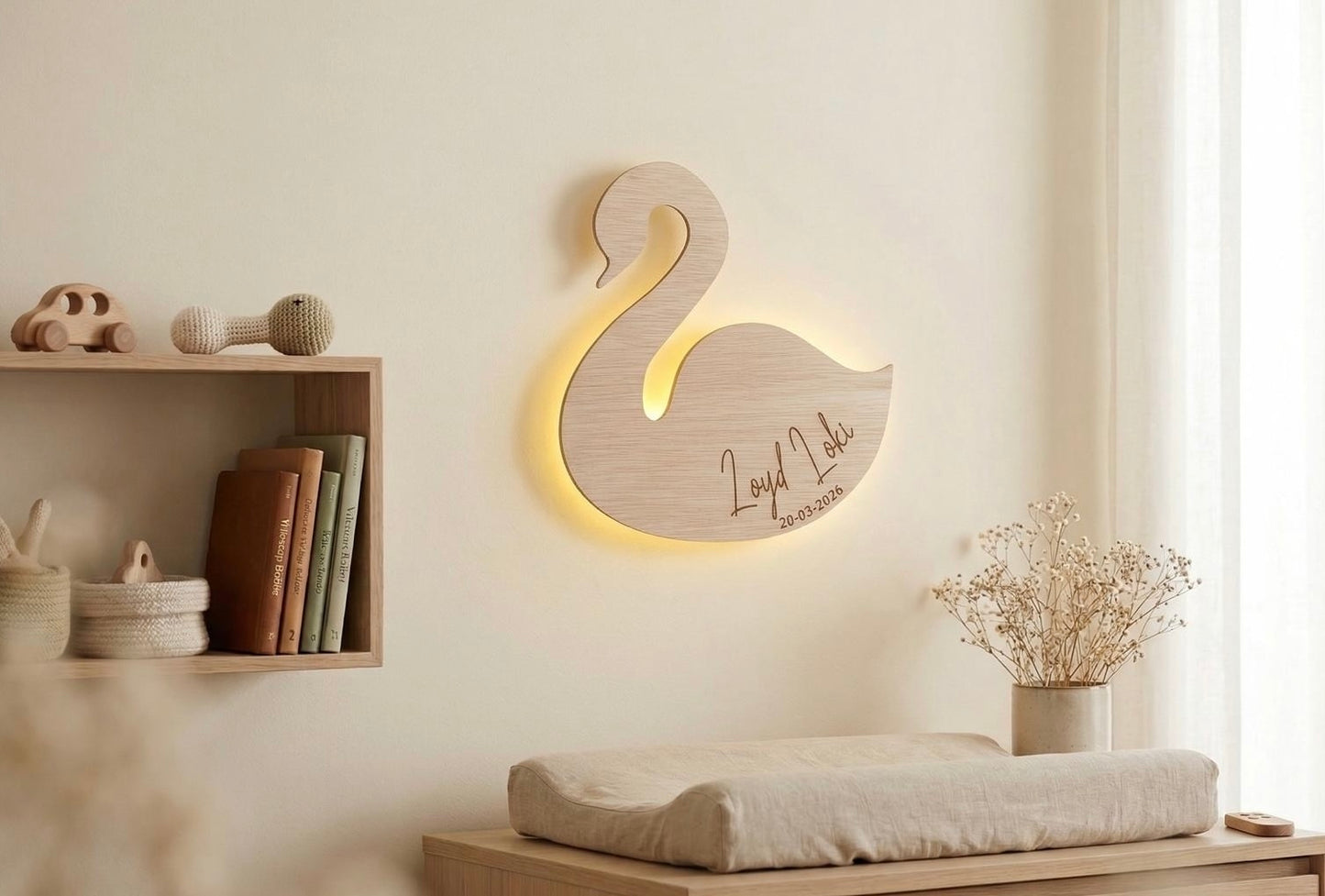 Houten zwaan wandlamp gepersonaliseerd