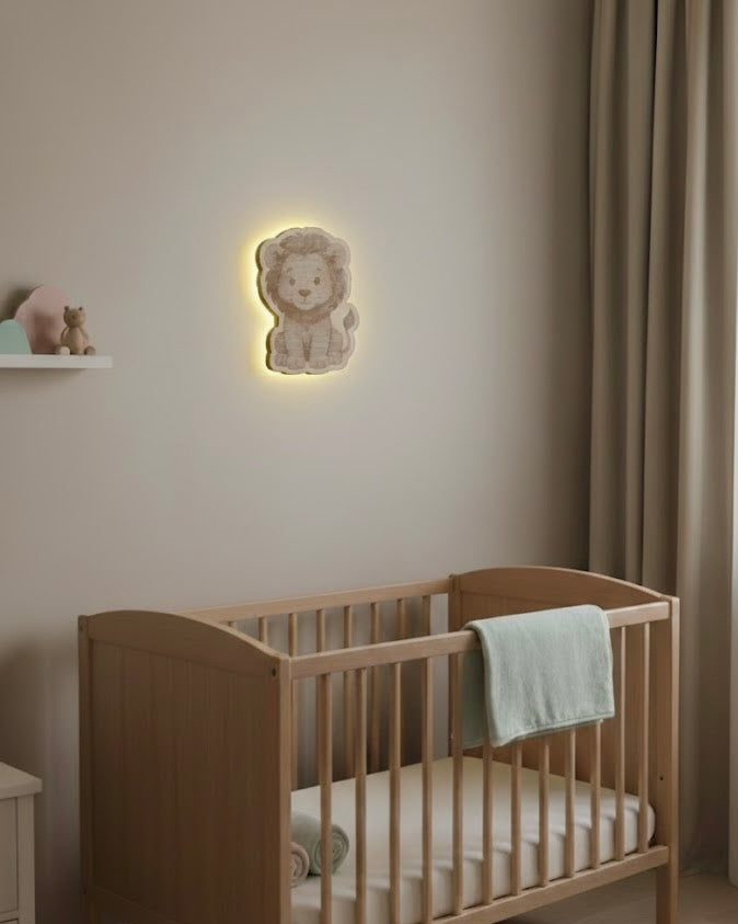 Houten dieren wandlamp gedetailleerd