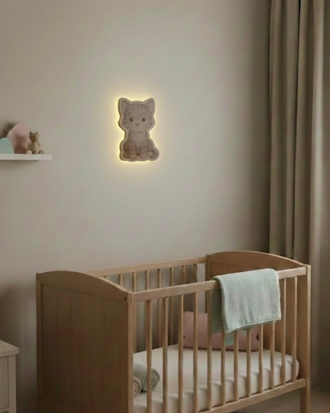 Houten dieren wandlamp gedetailleerd
